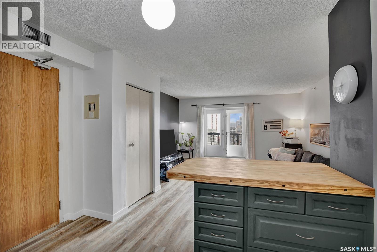 #902 405 5th AVENUE - 6