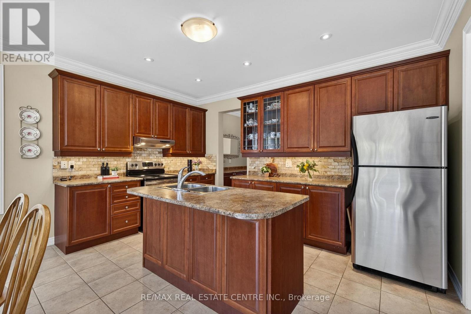 1022 LAIDLAW DRIVE - 16