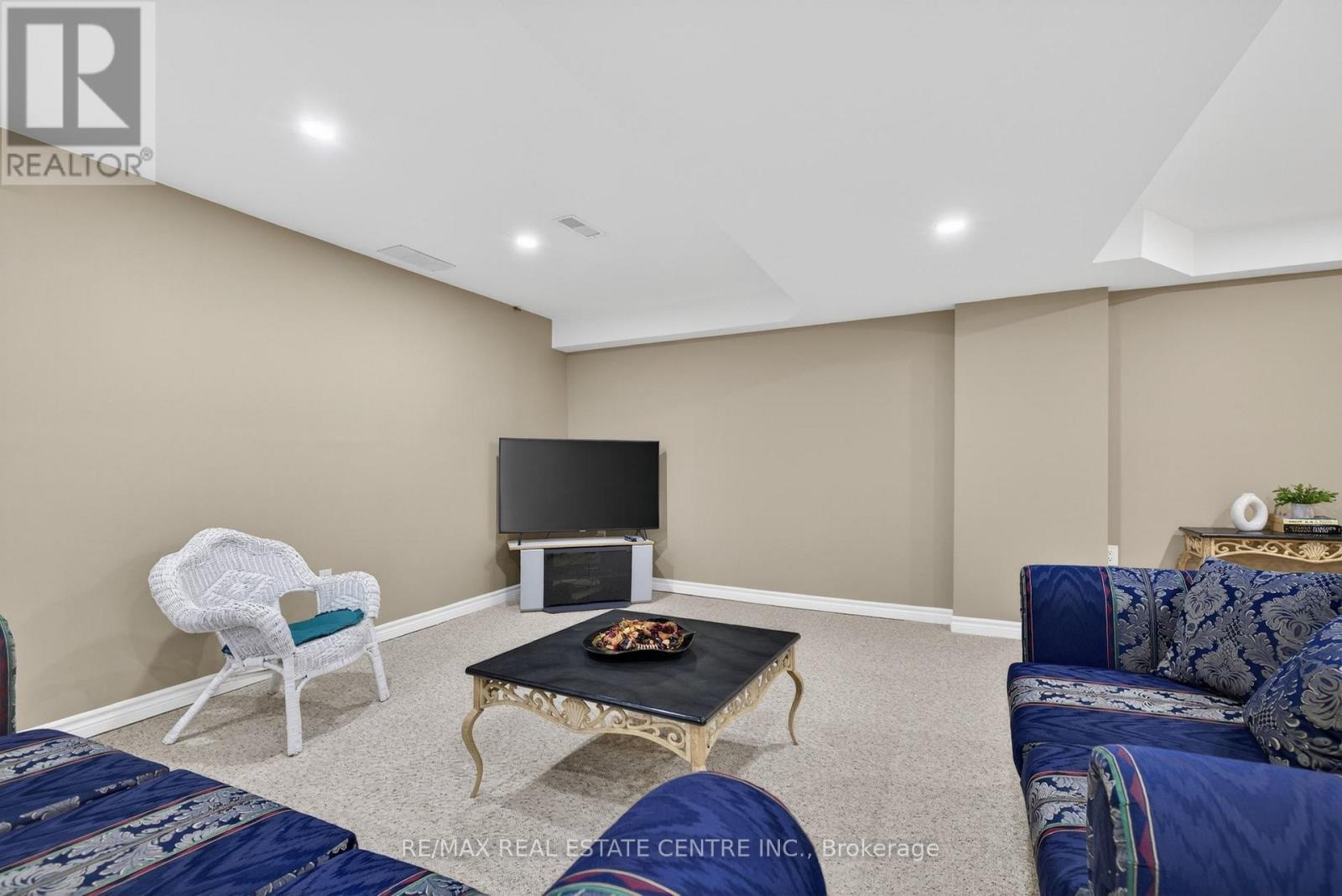 1022 LAIDLAW DRIVE - 40