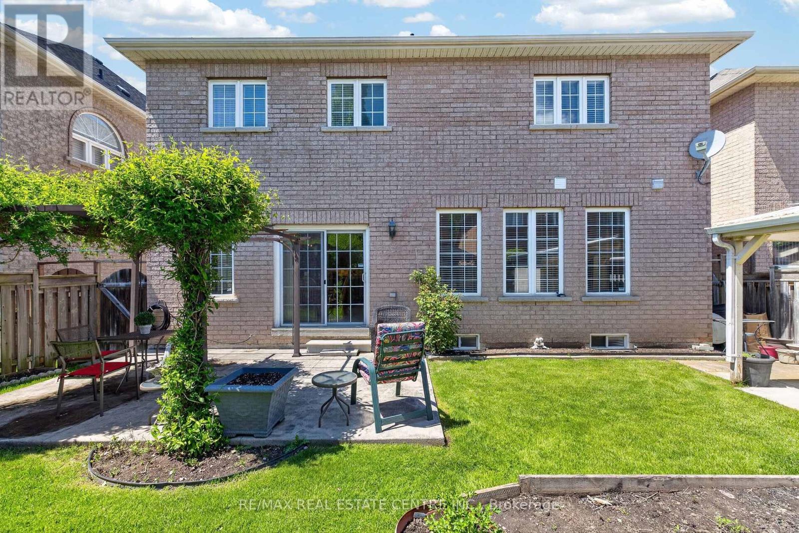 1022 LAIDLAW DRIVE - 48