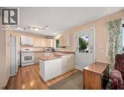 Living room/Dining room - 5 6919 Island Hwy W, Bowser, BC V0R1G0 Photo 10
