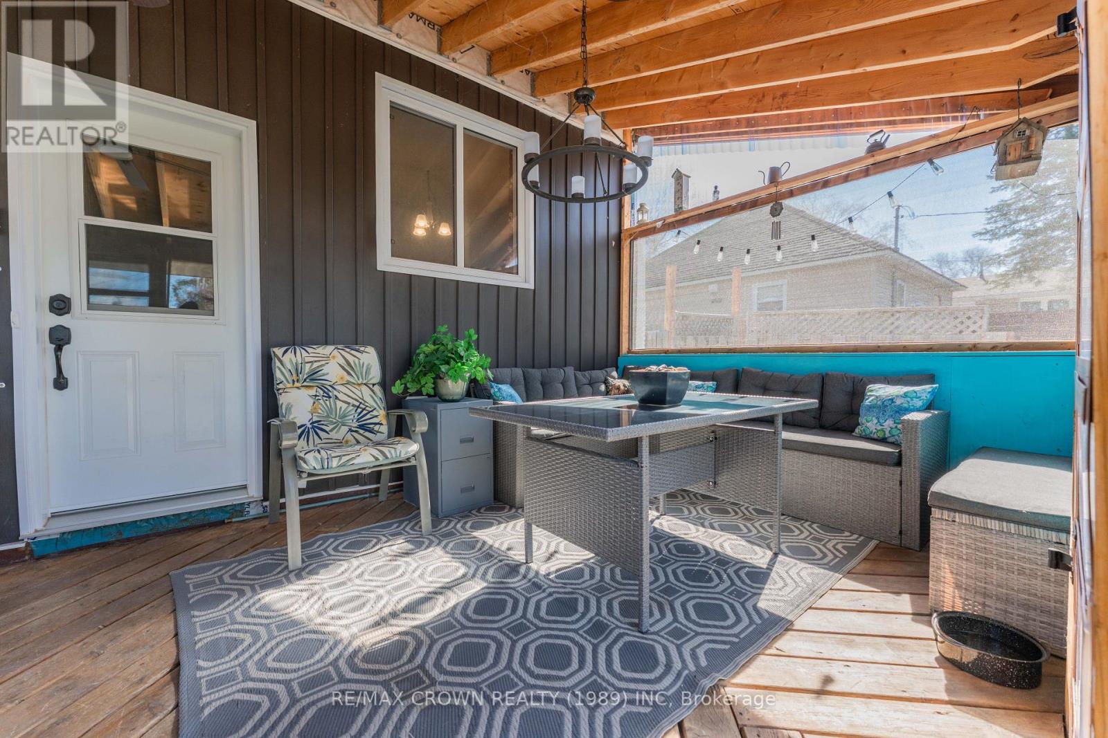 33 DOMINION AVENUE - 4