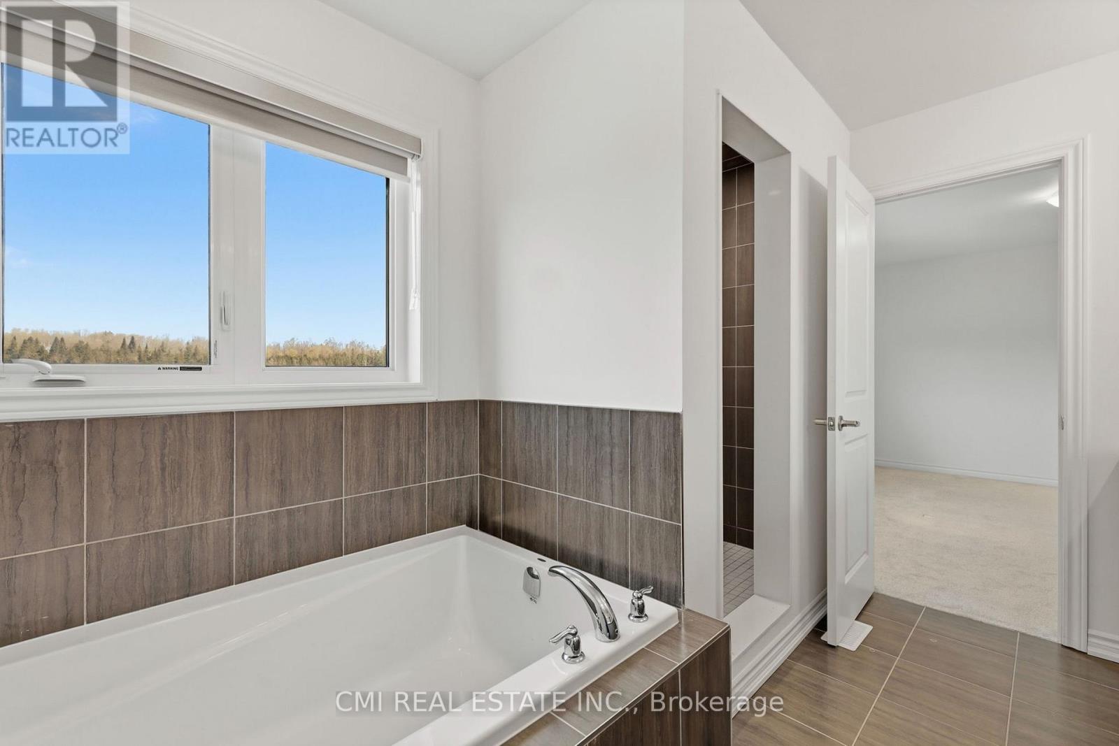 20 HILLCROFT WAY - 35