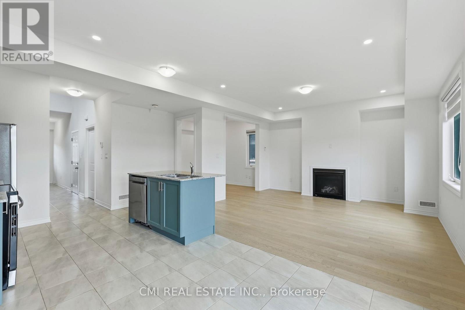 20 HILLCROFT WAY - 8