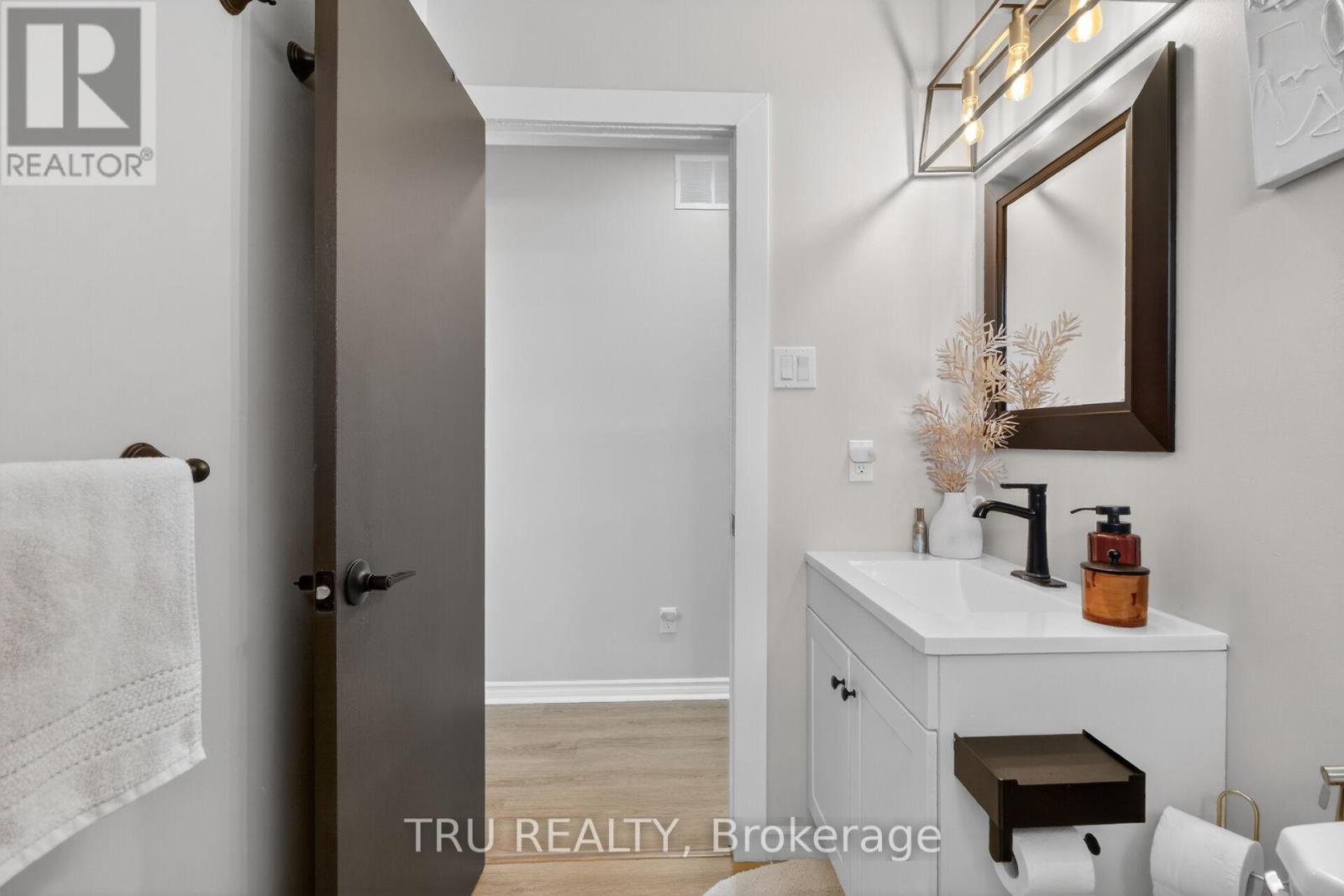19 TODD DRIVE - 33