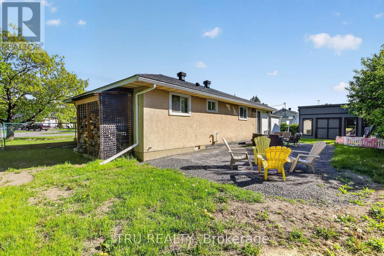 19 TODD DRIVE - 44
