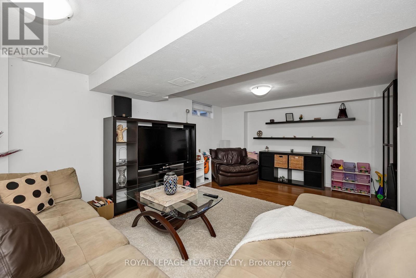 #C 18 BENLEA DRIVE - 32