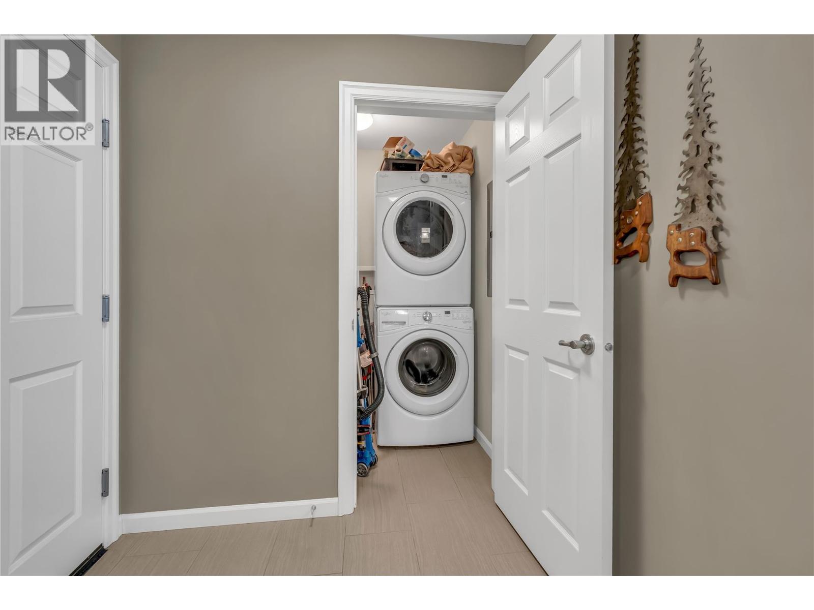 #406 3589 Skaha Lake Road - 17