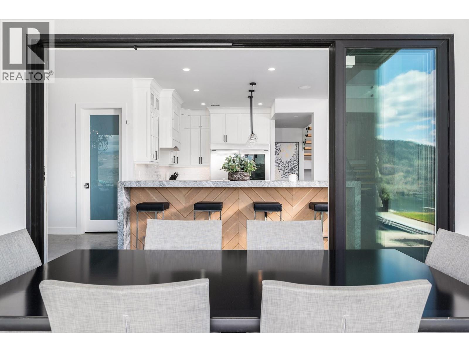112 Sunset Boulevard - 12