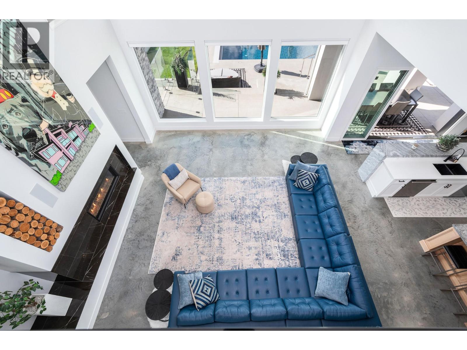 112 Sunset Boulevard - 10