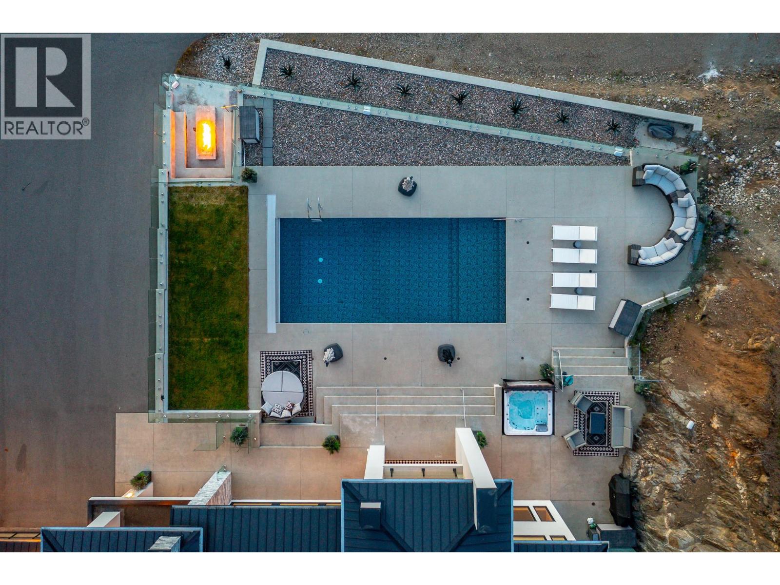 112 Sunset Boulevard - 4