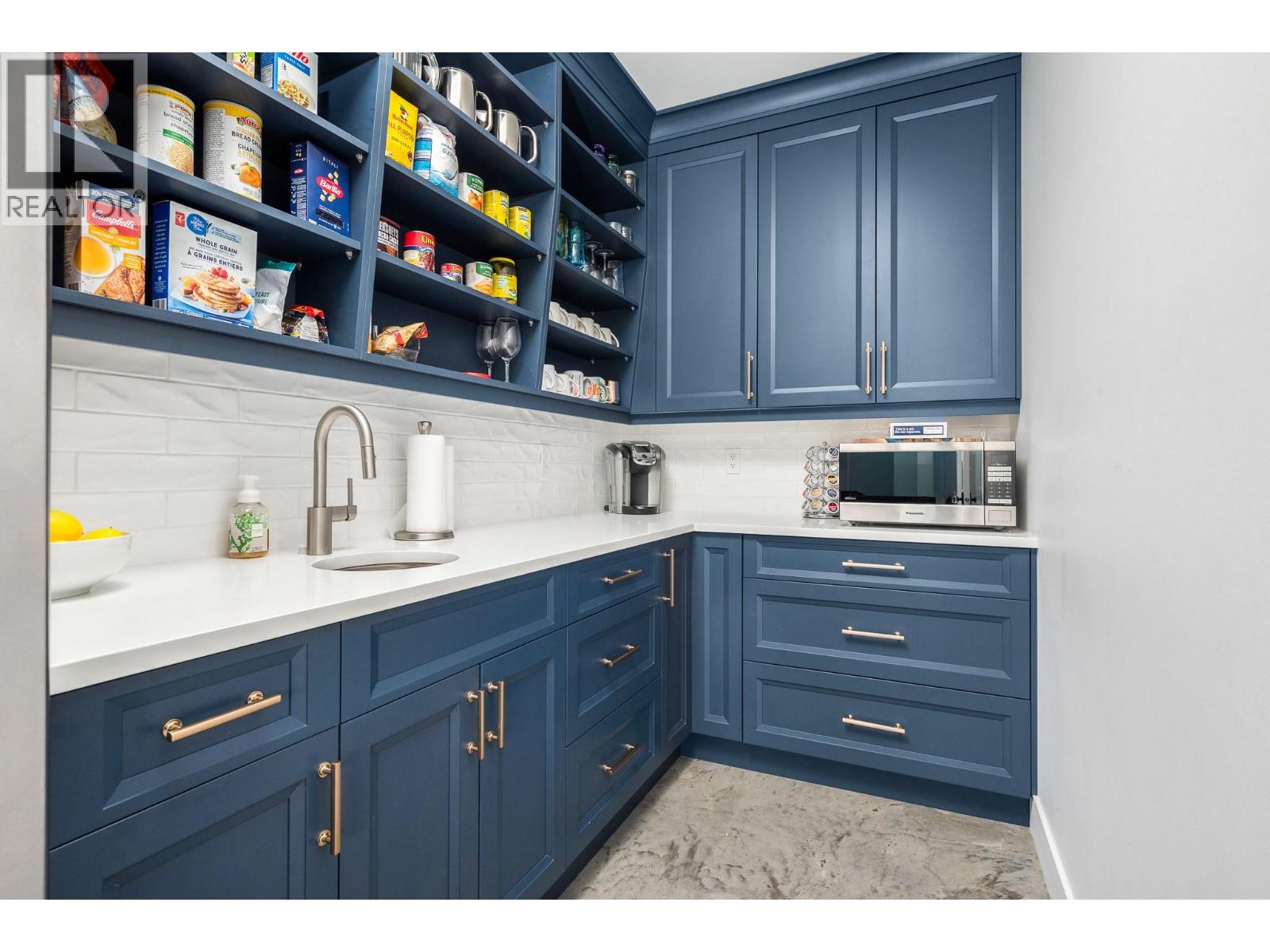 112 Sunset Boulevard - 16