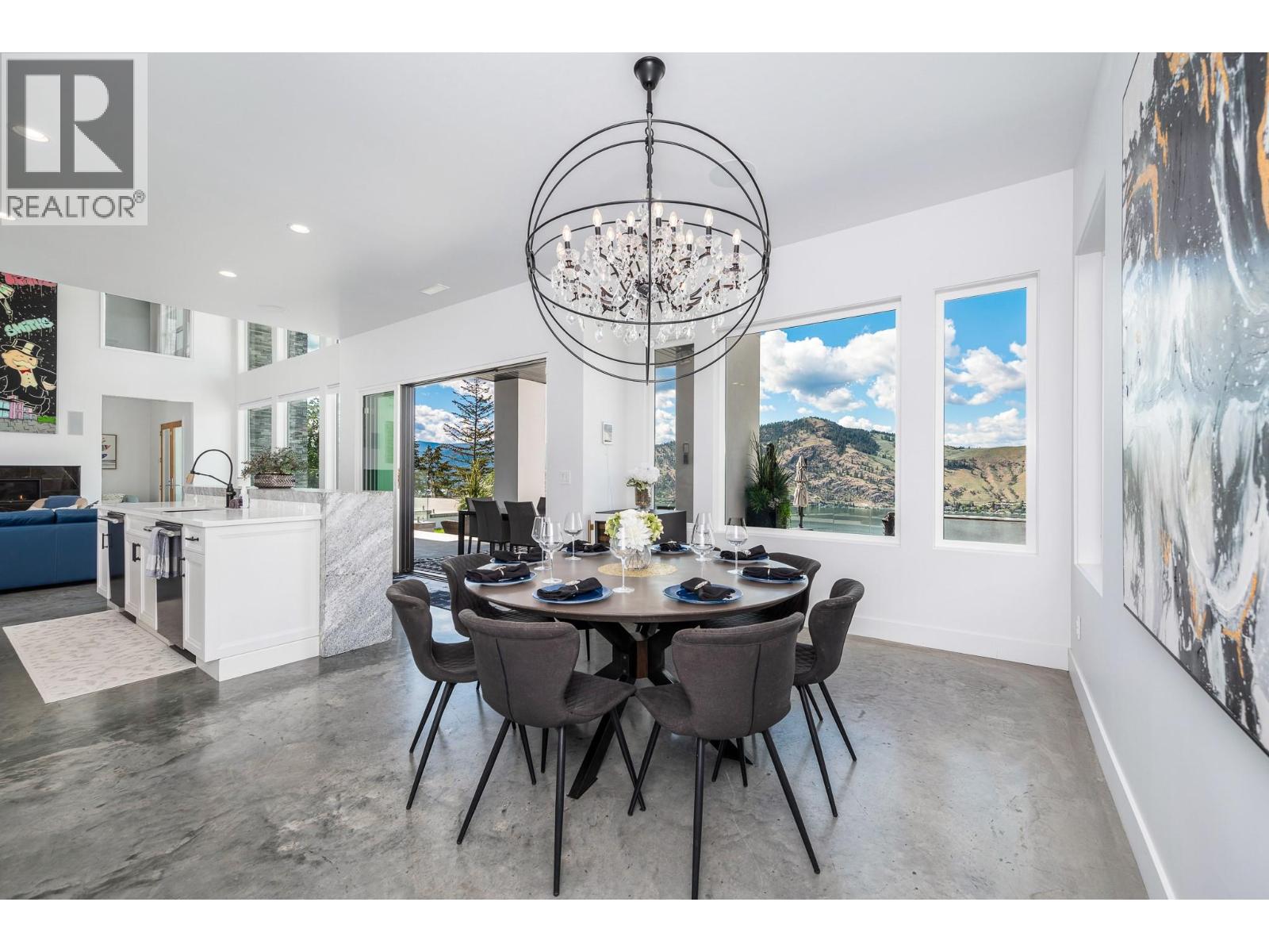 112 Sunset Boulevard - 17