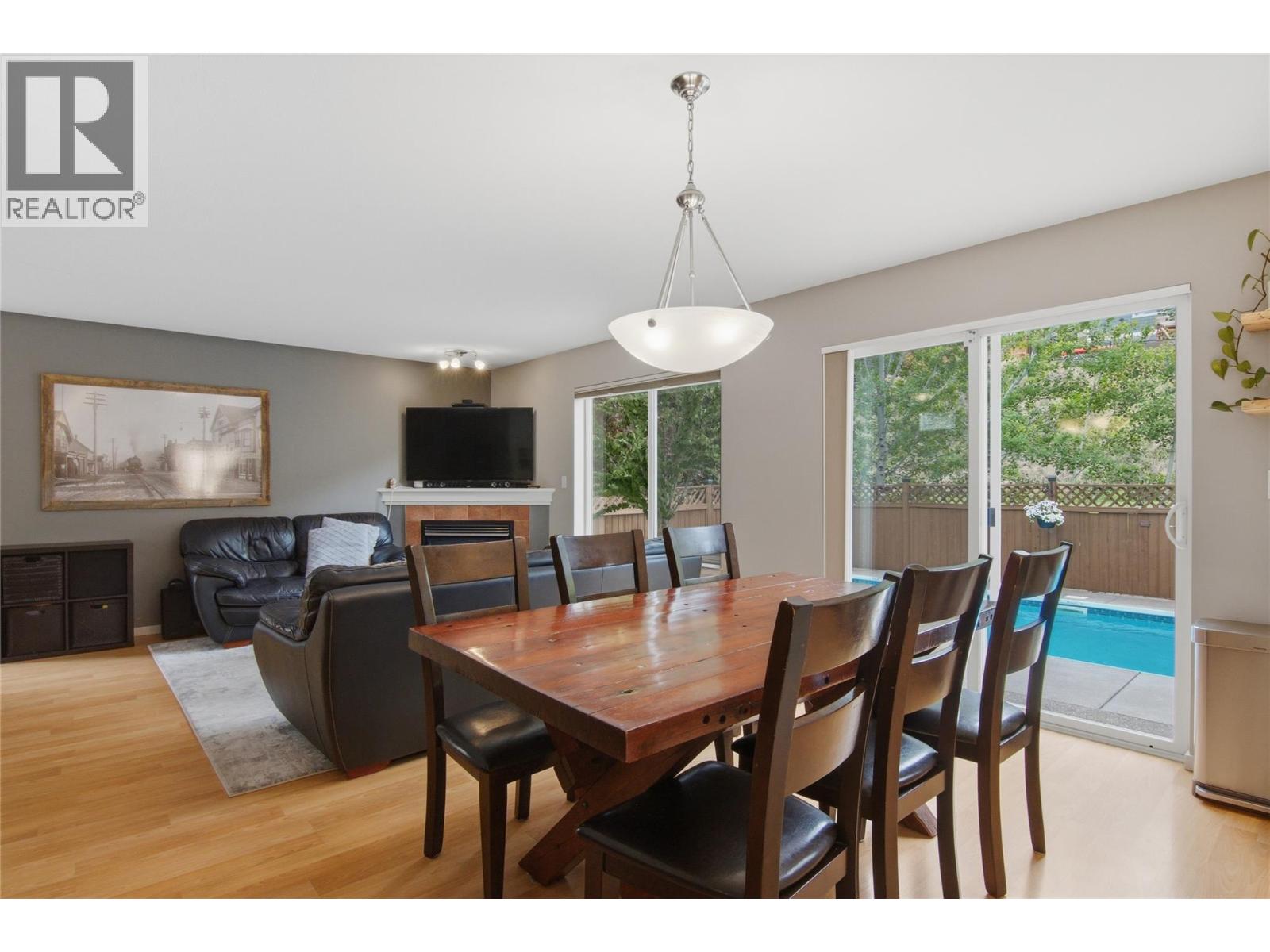 1986 Snowberry Crescent - 27