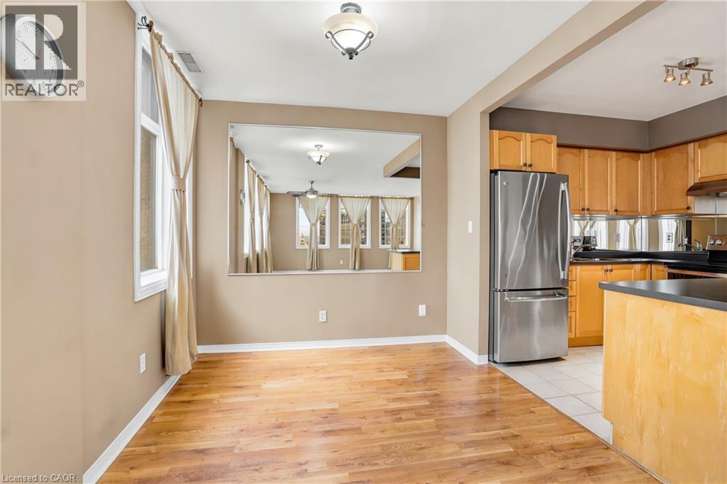 #902 36 JAMES Street S - 12