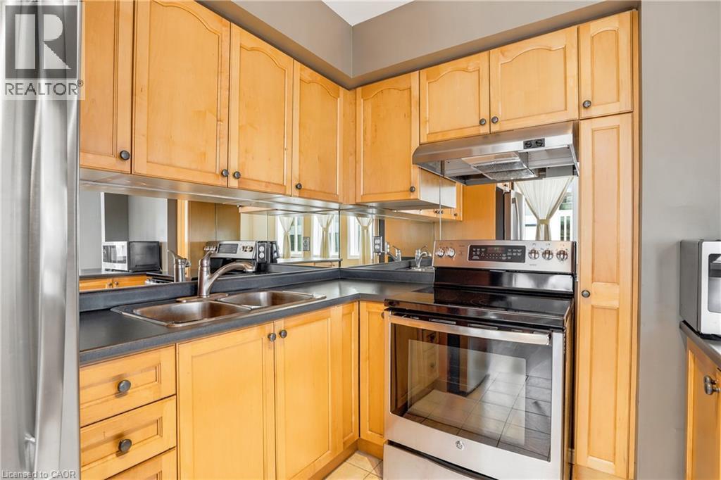 #902 36 JAMES Street S - 16