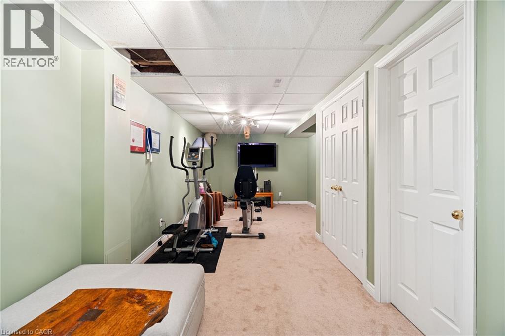 1583 HALLSTONE Road - 39