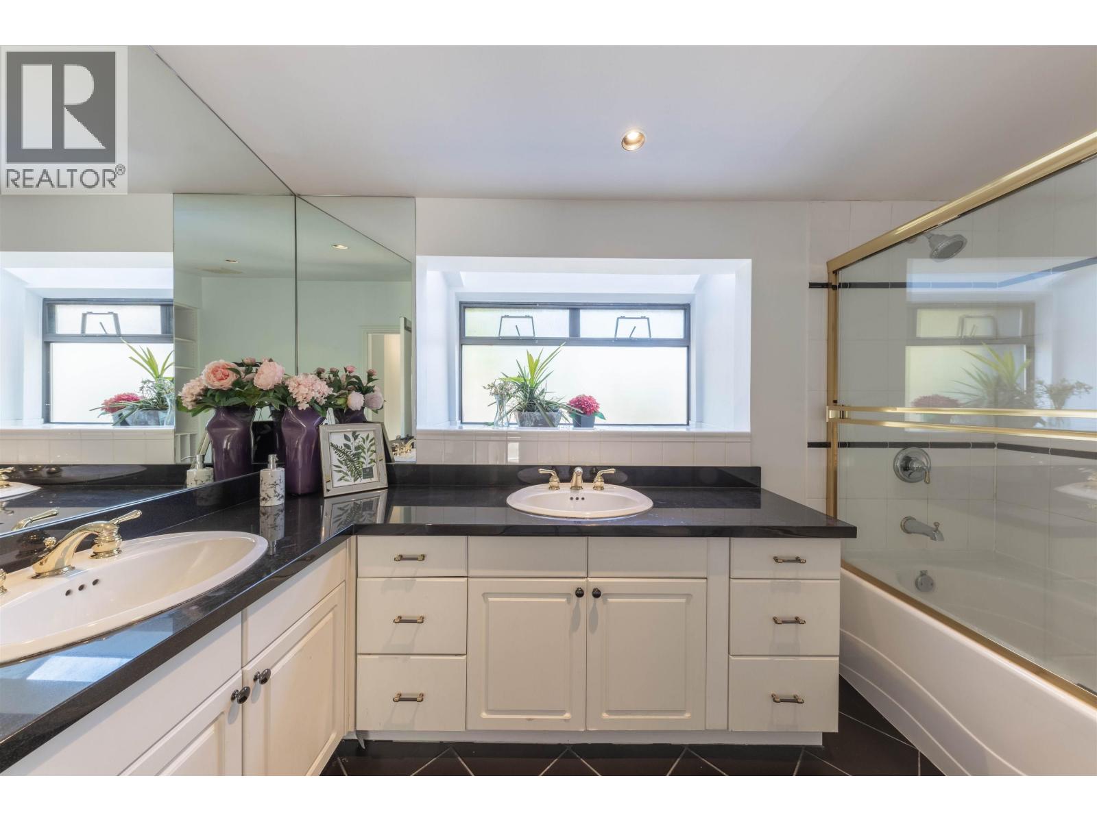 5 Bed, 4 Bath House for Sale in Vancouver – 4393 PUGET DRIVE, Vancouver – MLS# R3128203 - Image 13