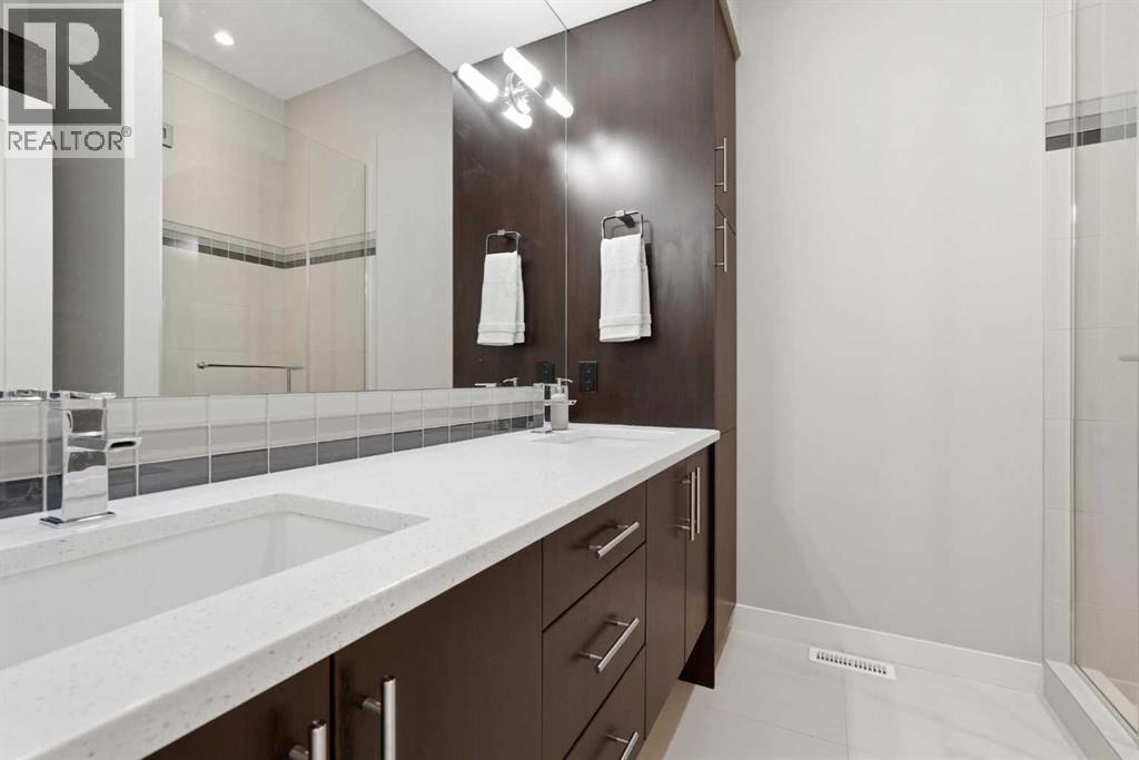 1684 37 Avenue SW - 32