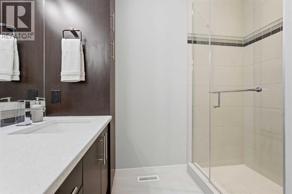 1684 37 Avenue SW - 34