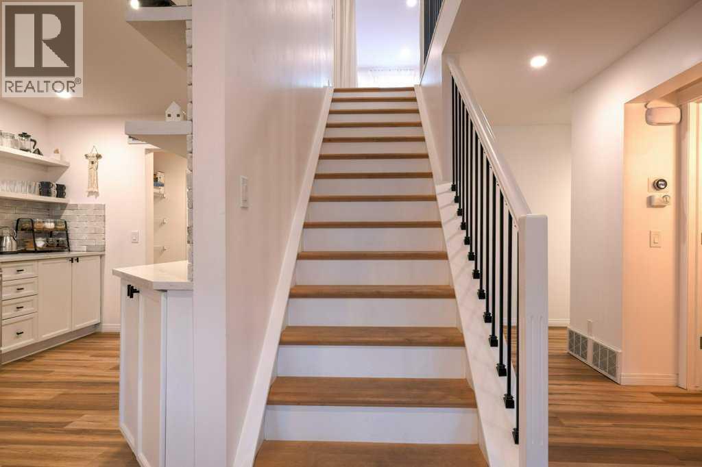 282 Chapalina Terrace SE - 14