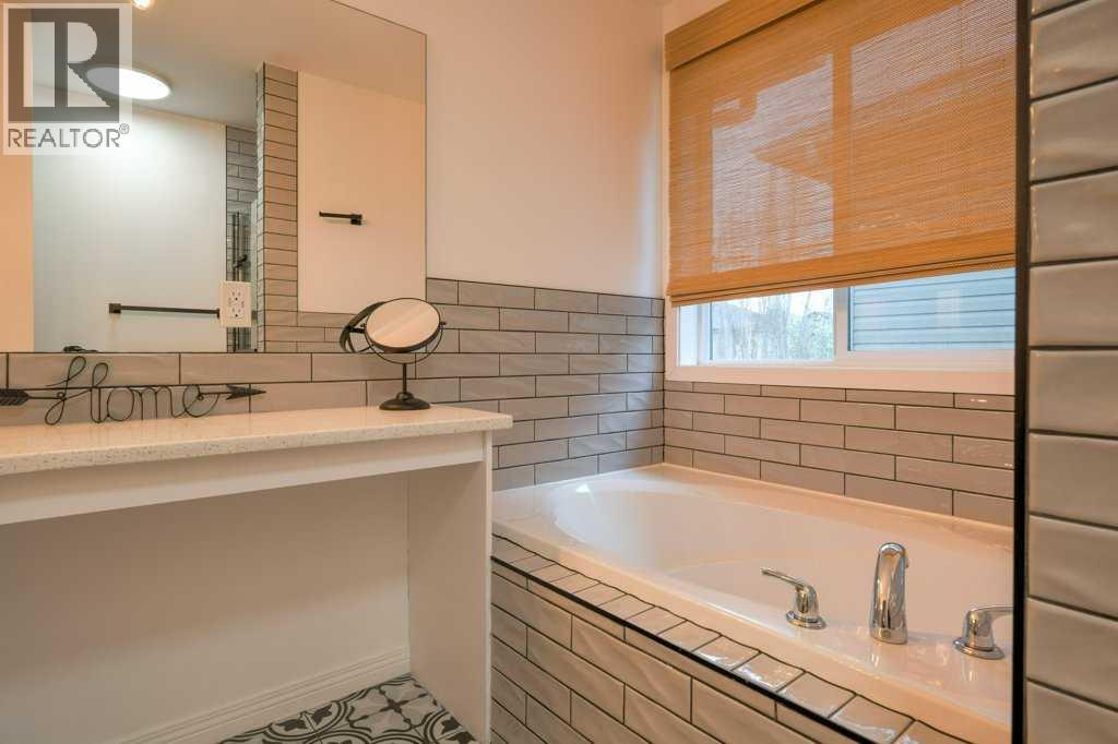 282 Chapalina Terrace SE - 24