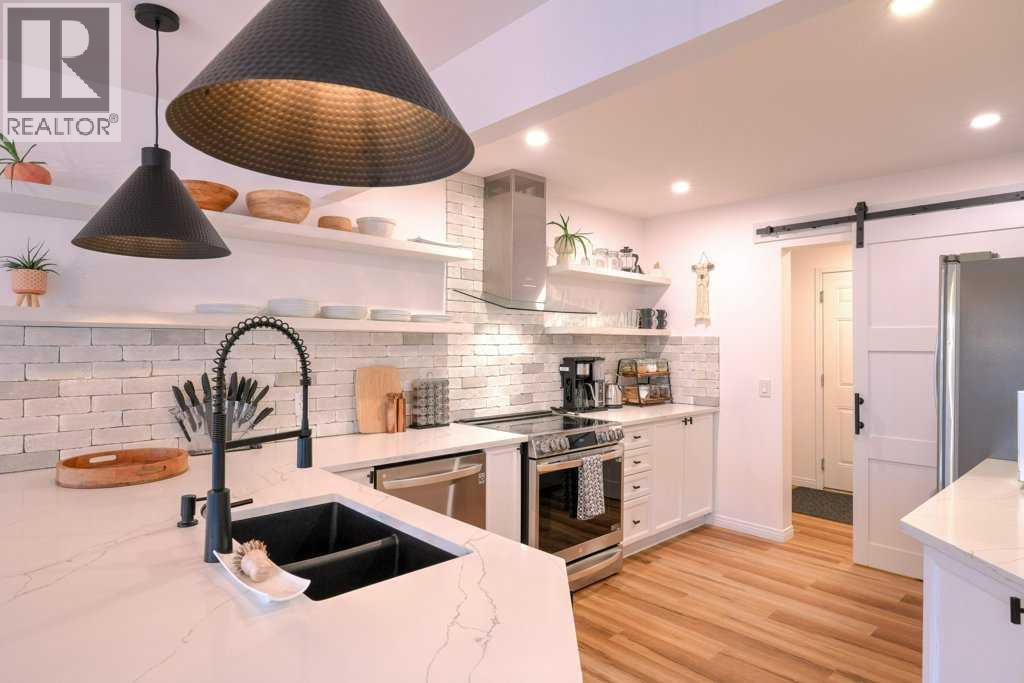 282 Chapalina Terrace SE - 11