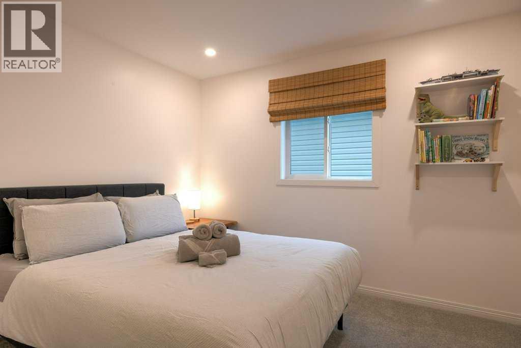 282 Chapalina Terrace SE - 20
