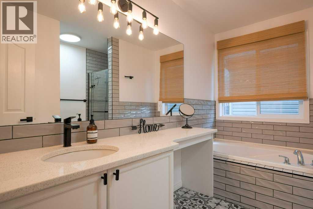 282 Chapalina Terrace SE - 23