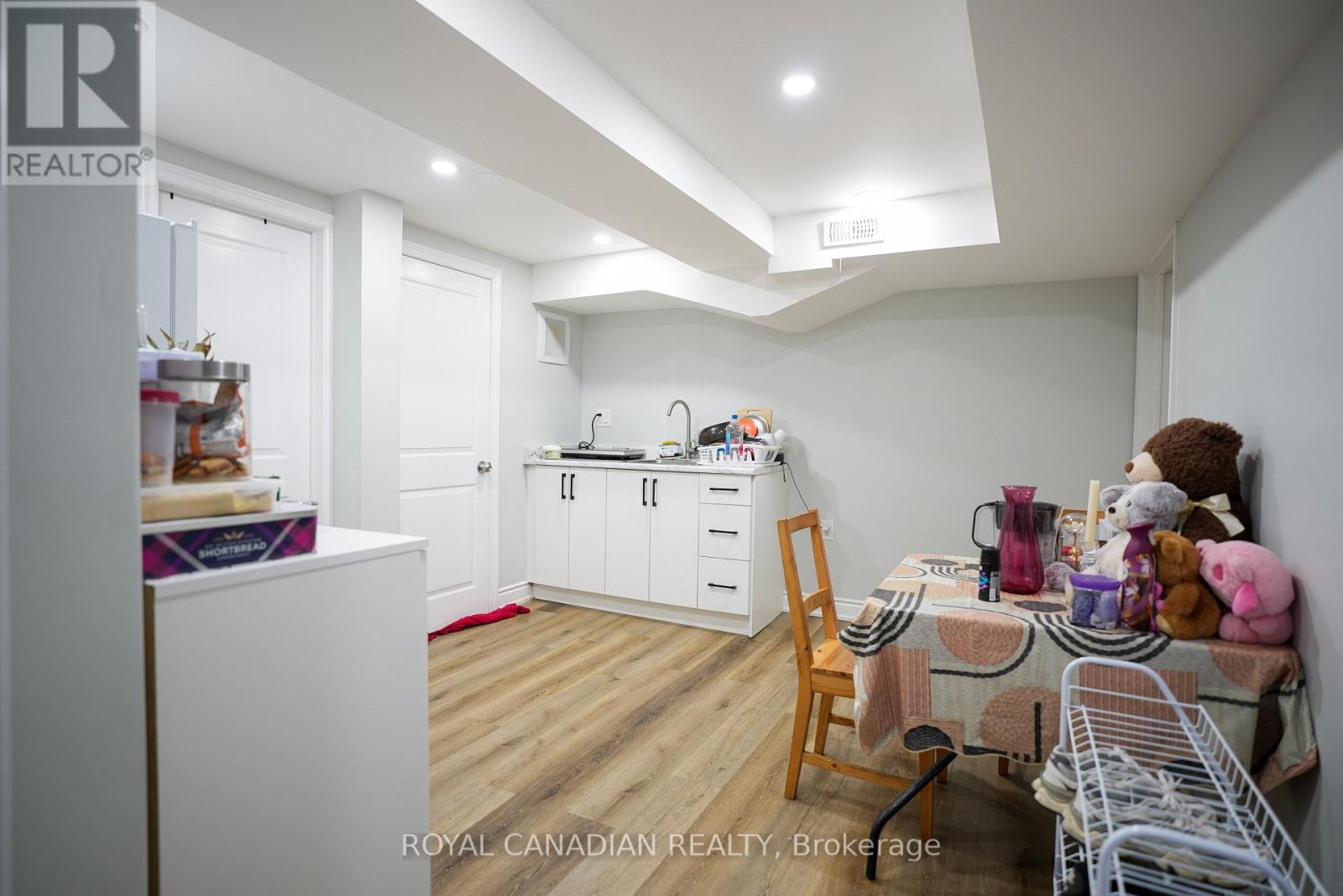 67 SUTHERLAND AVENUE - 22