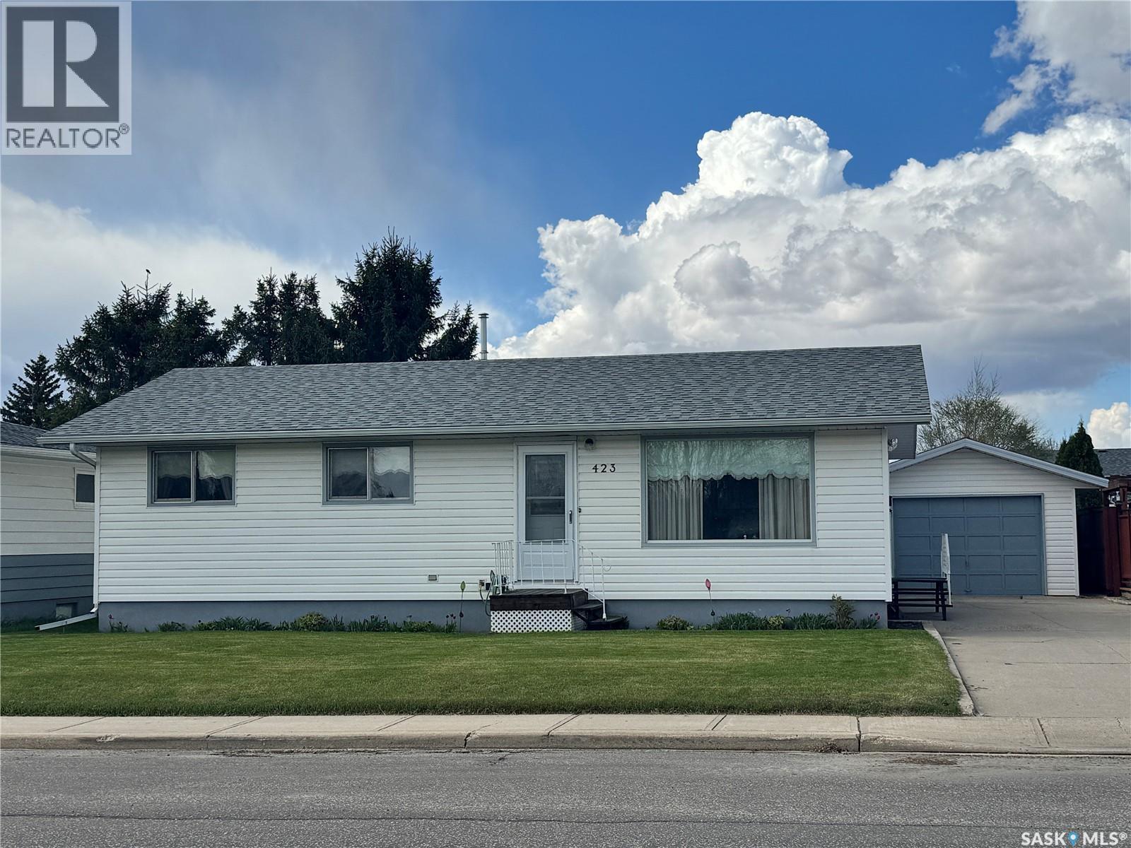 423 7th AVENUE W - 1