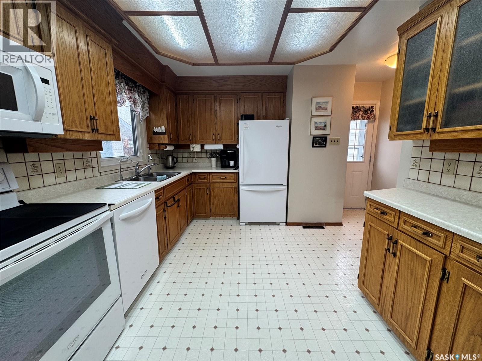 423 7th AVENUE W - 4
