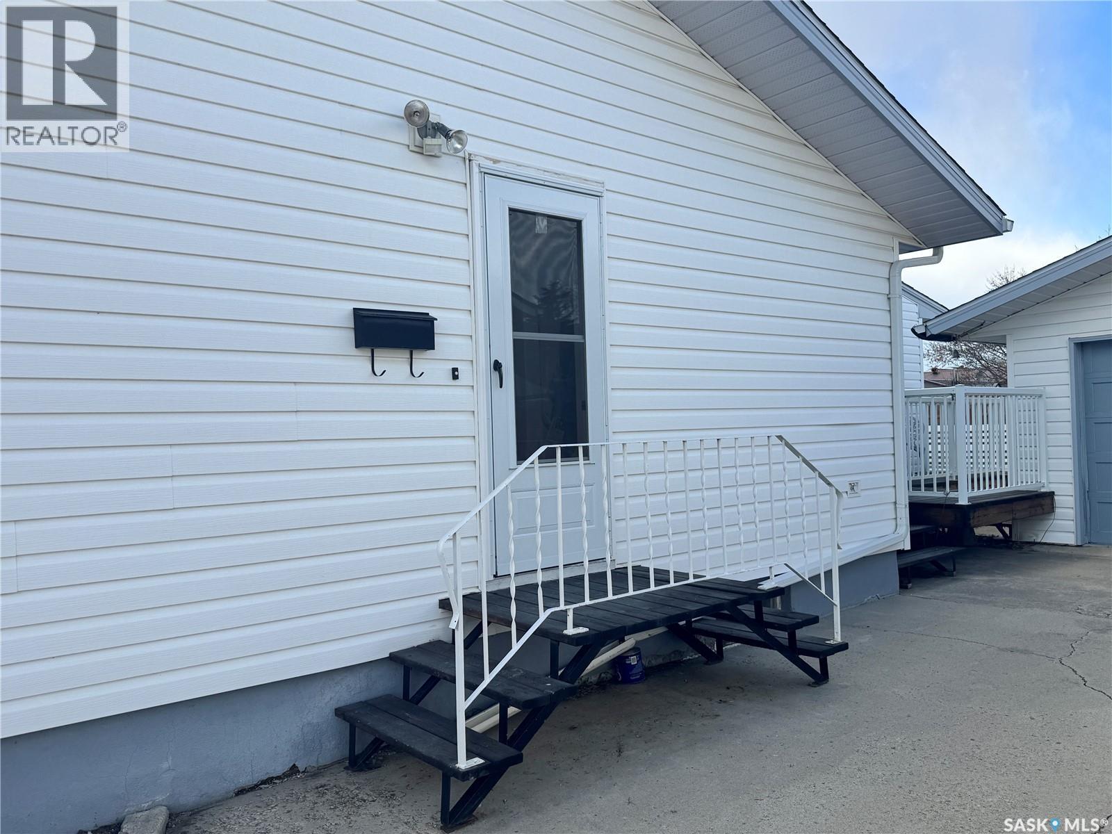 423 7th AVENUE W - 45