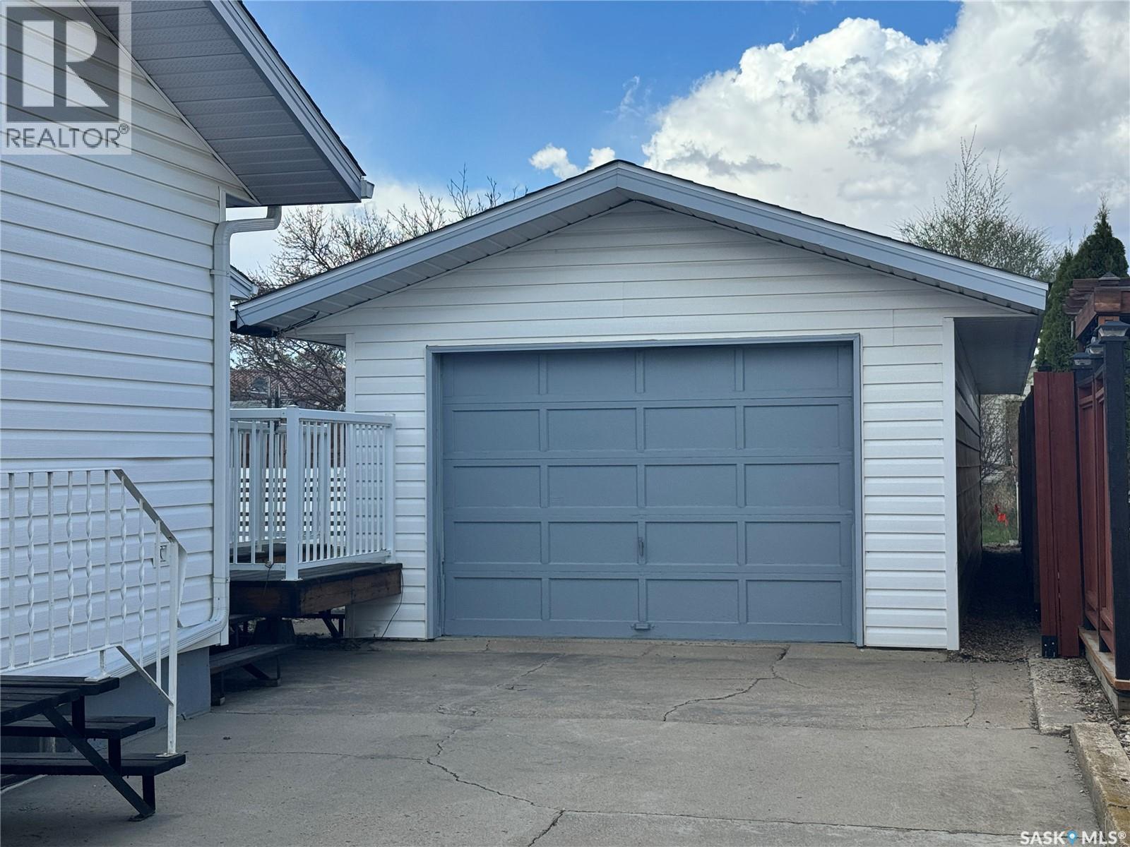 423 7th AVENUE W - 46