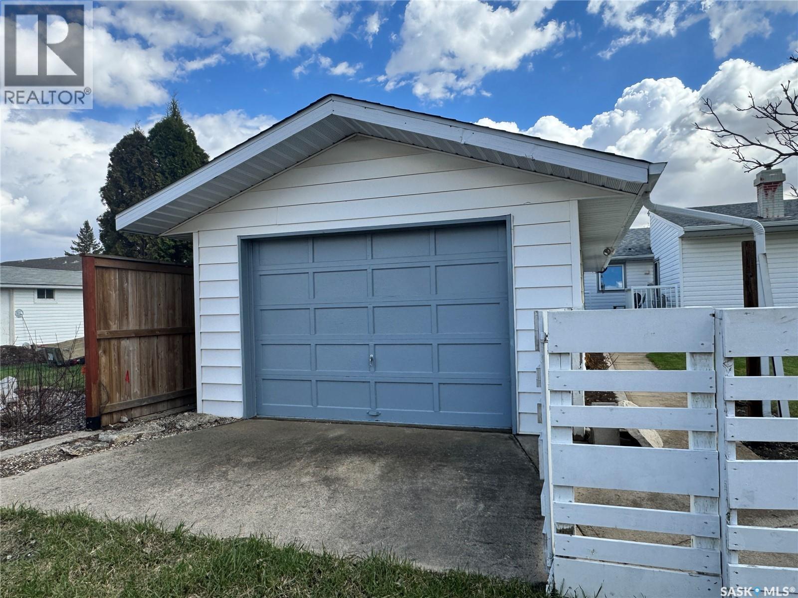 423 7th AVENUE W - 53