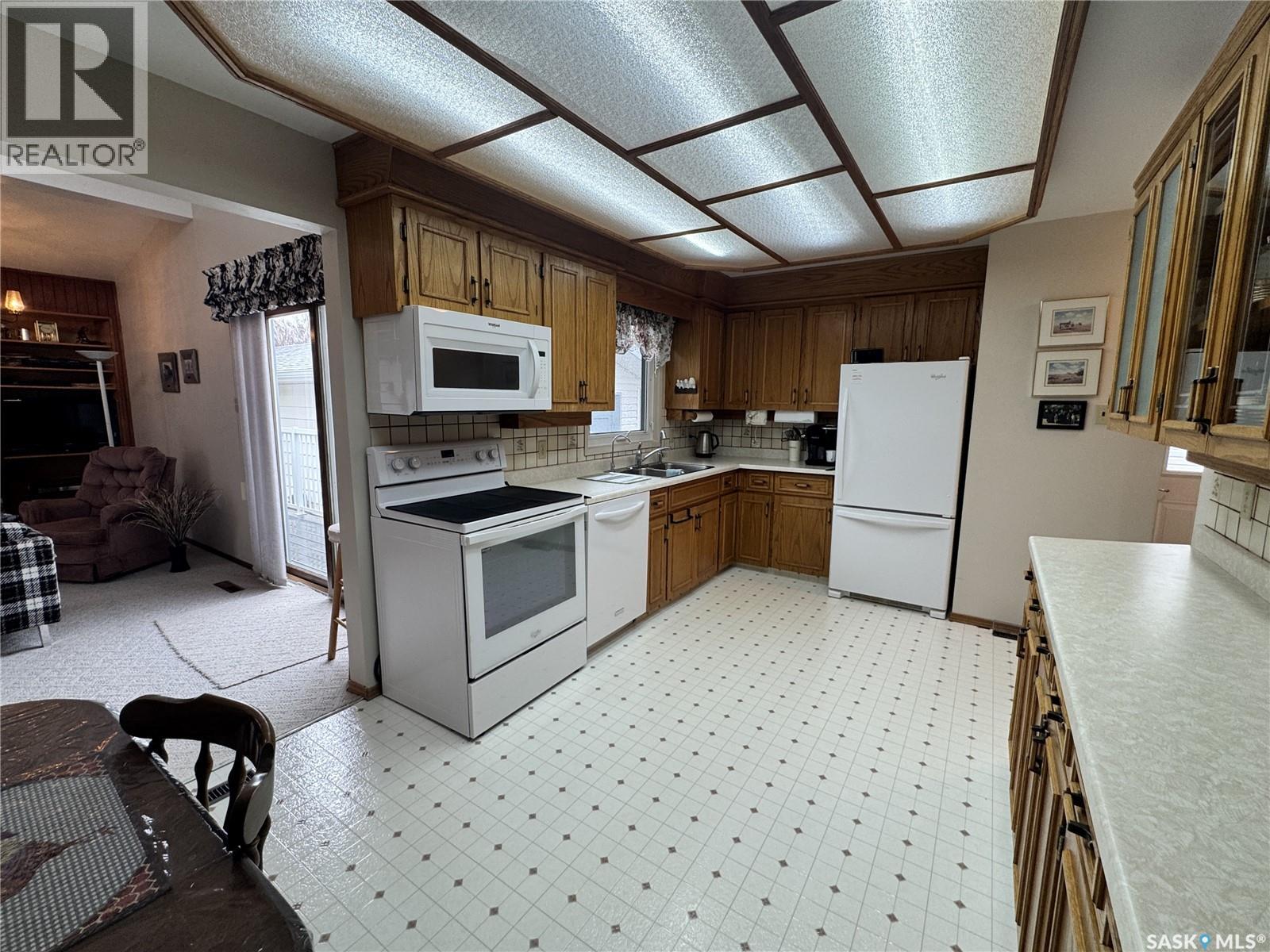423 7th AVENUE W - 6