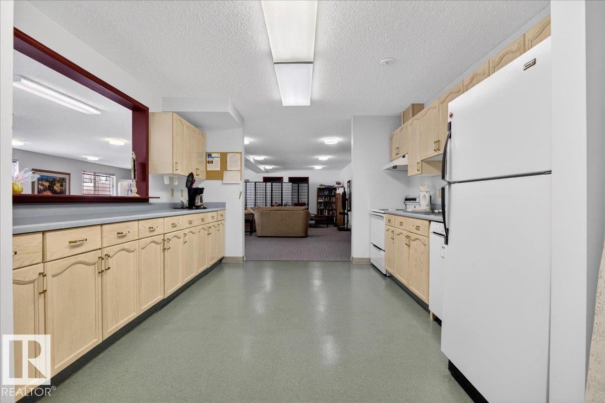 #302 9760 176 ST NW - 42