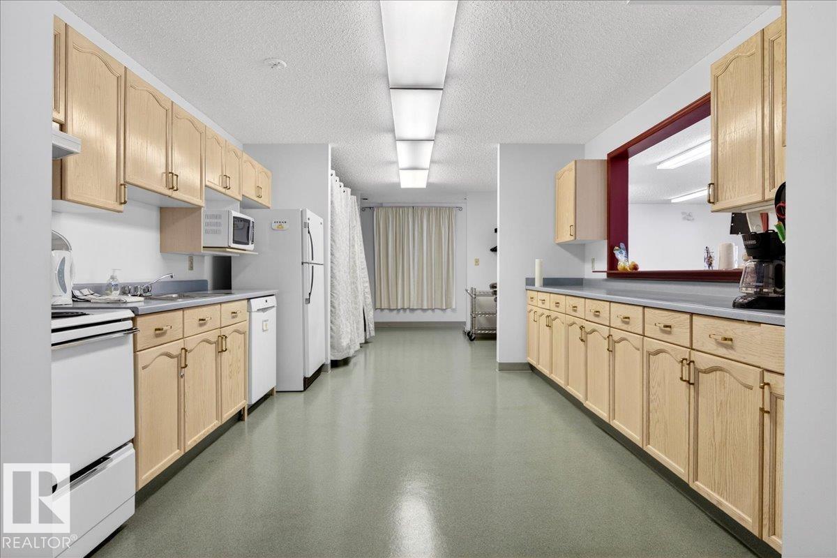 #302 9760 176 ST NW - 43