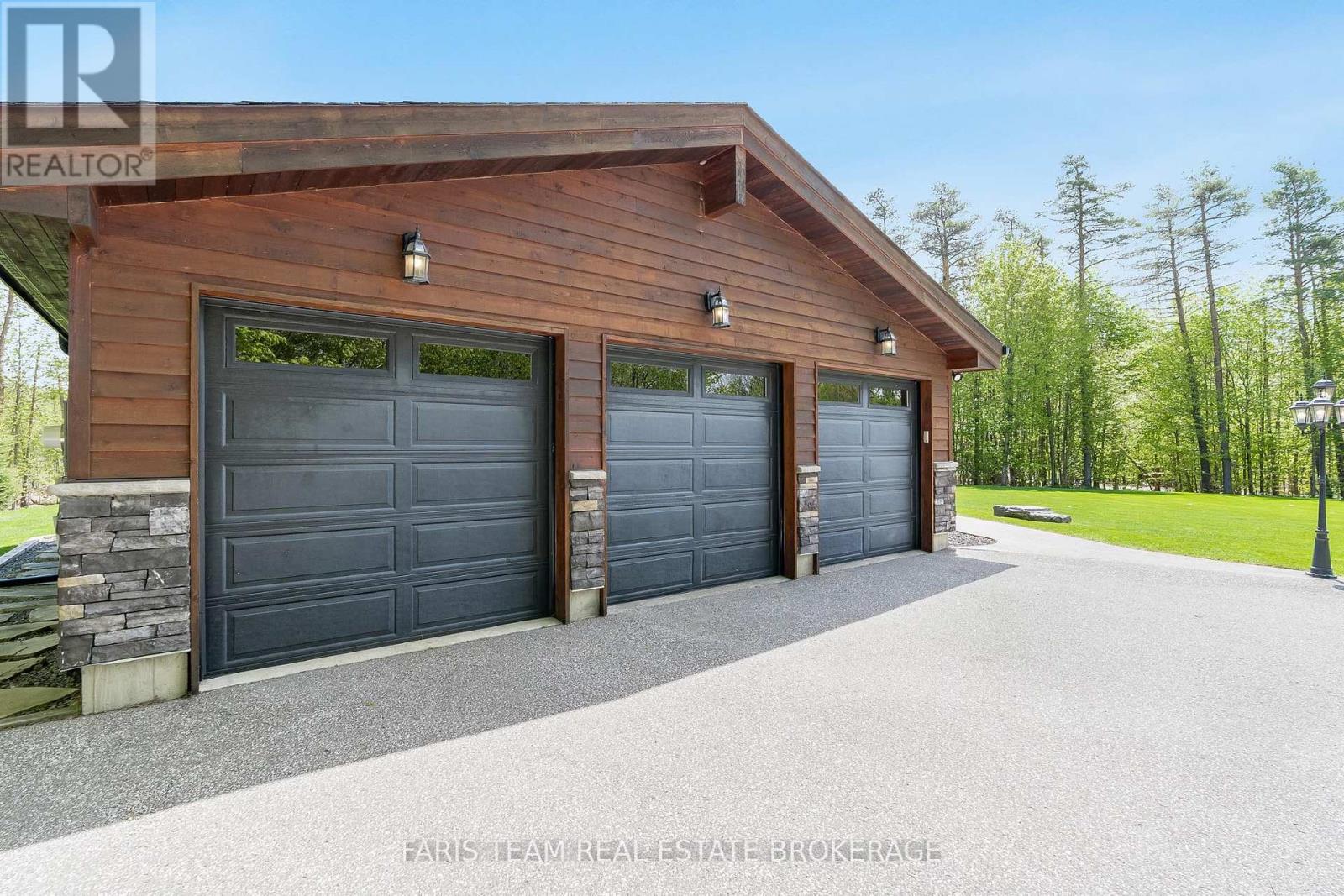 22 HOUBEN CRESCENT - 45
