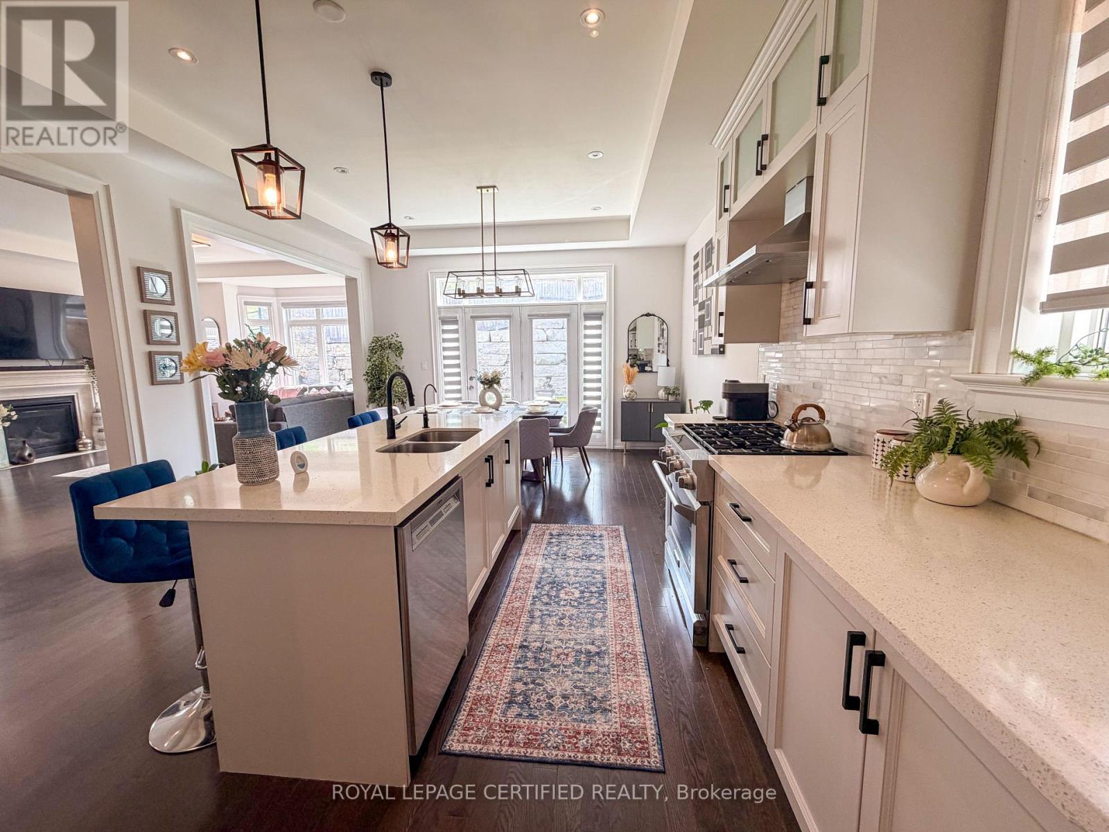22 FOXTAIL COURT - 4