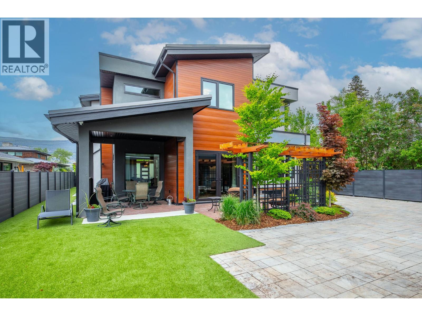  5212 WOODS Avenue, Summerland