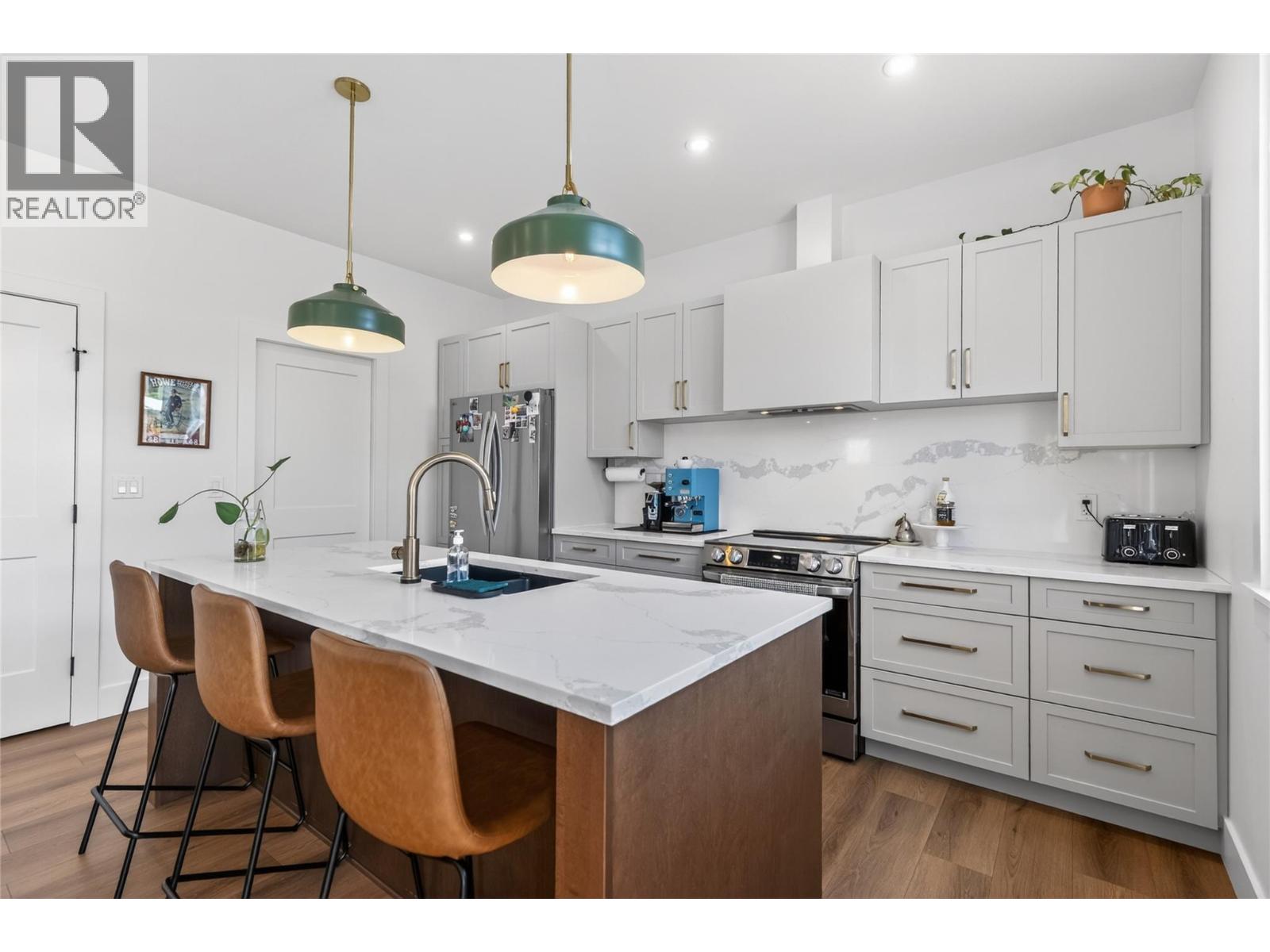 1000 Hand Avenue - 24