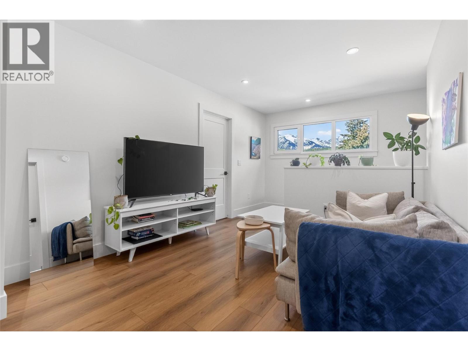 1000 Hand Avenue - 31