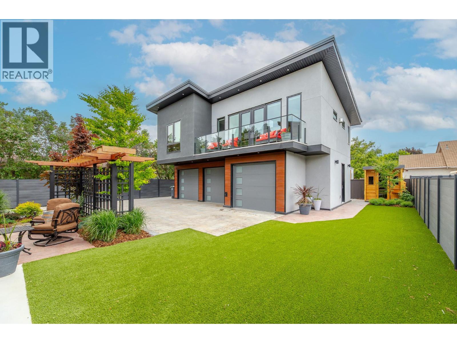  5212 WOODS Avenue, Summerland