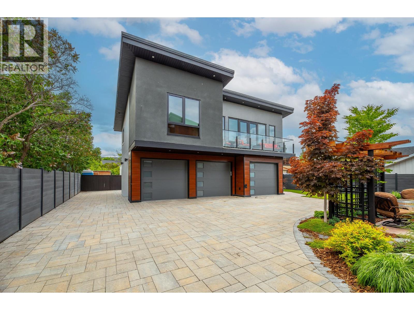  5212 WOODS Avenue, Summerland