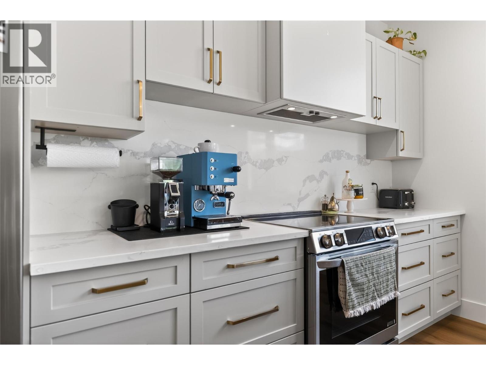 1000 Hand Avenue - 25
