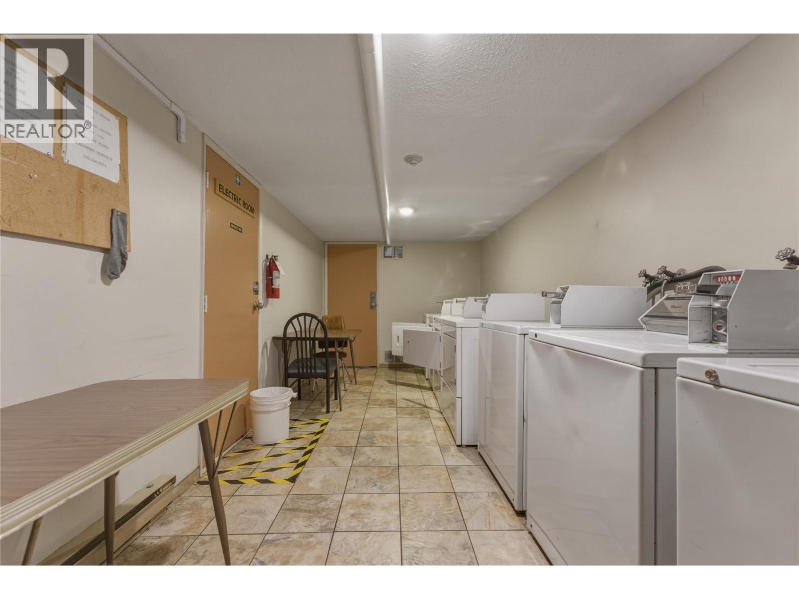 #418 3304 35th Avenue - 20