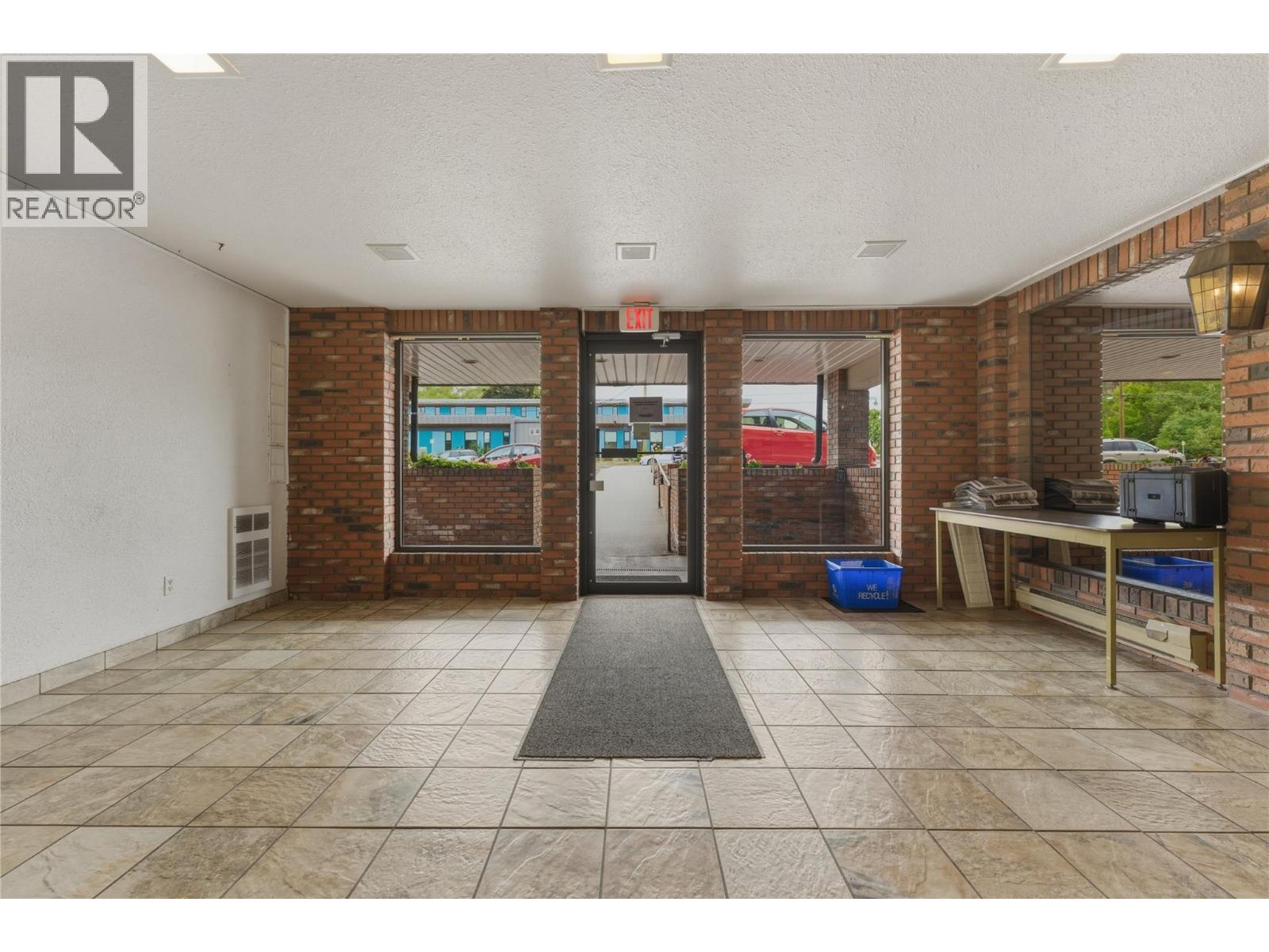 #418 3304 35th Avenue - 22