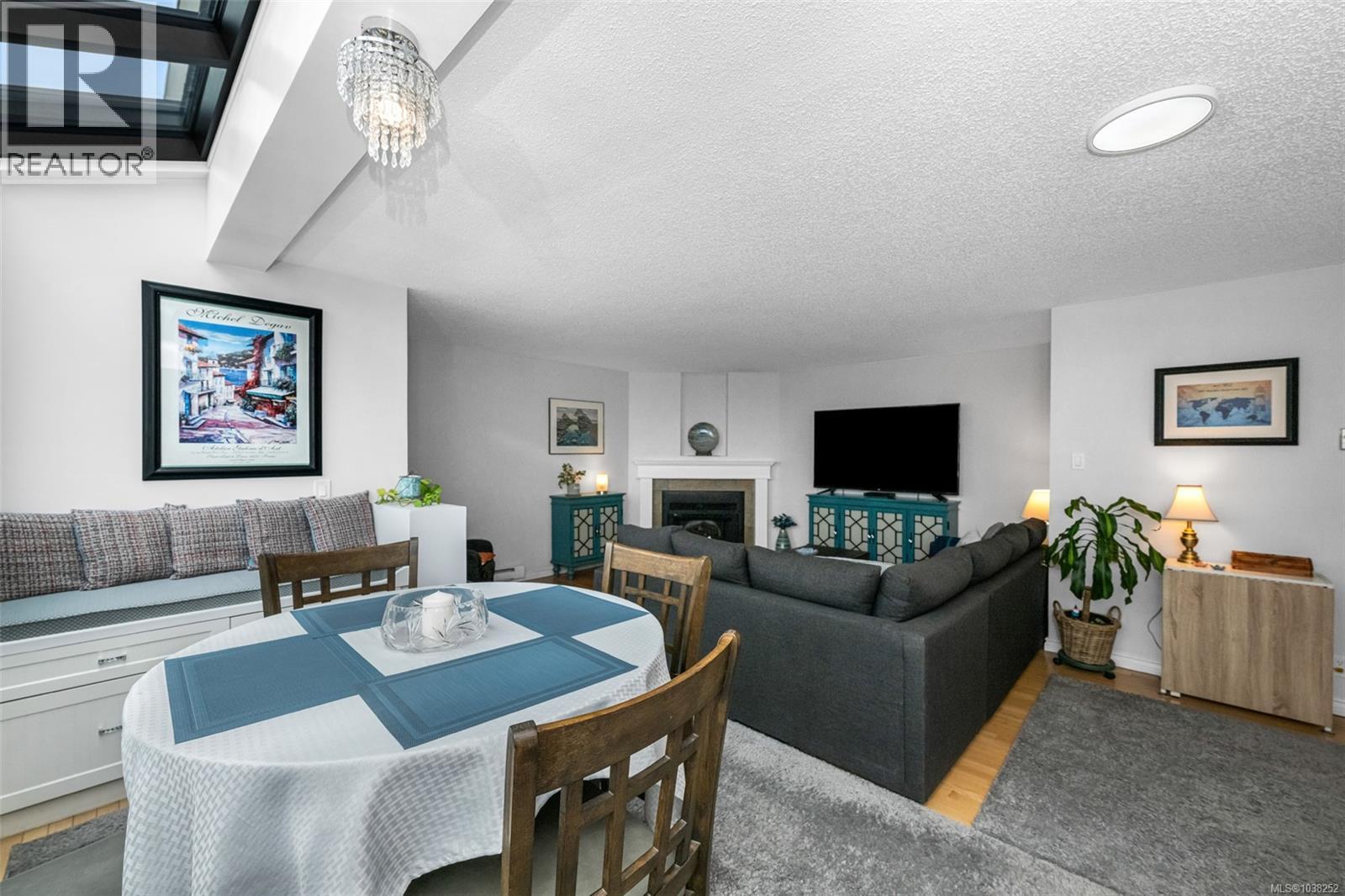 #805 819 Burdett Ave - 10