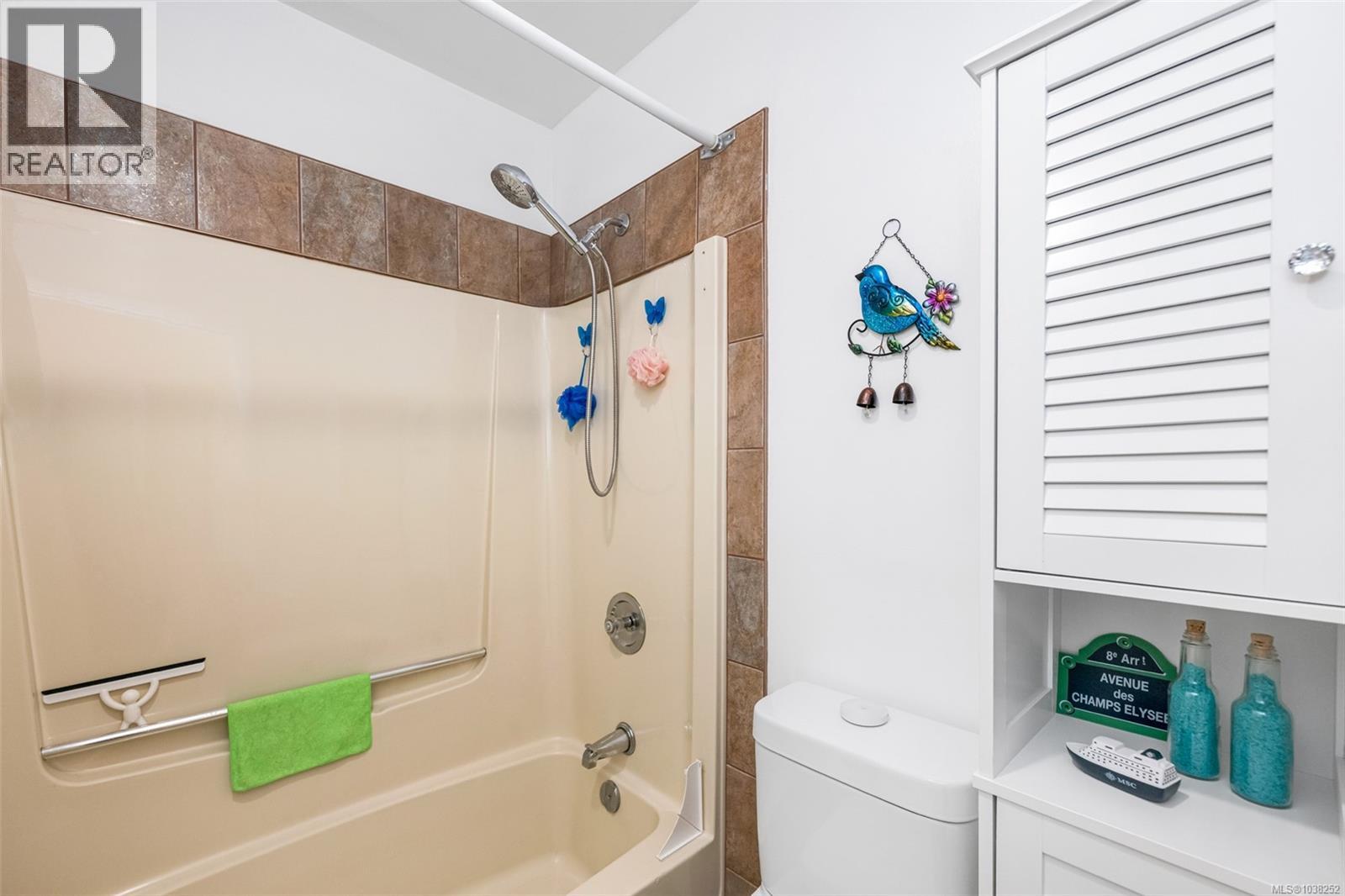 #805 819 Burdett Ave - 43